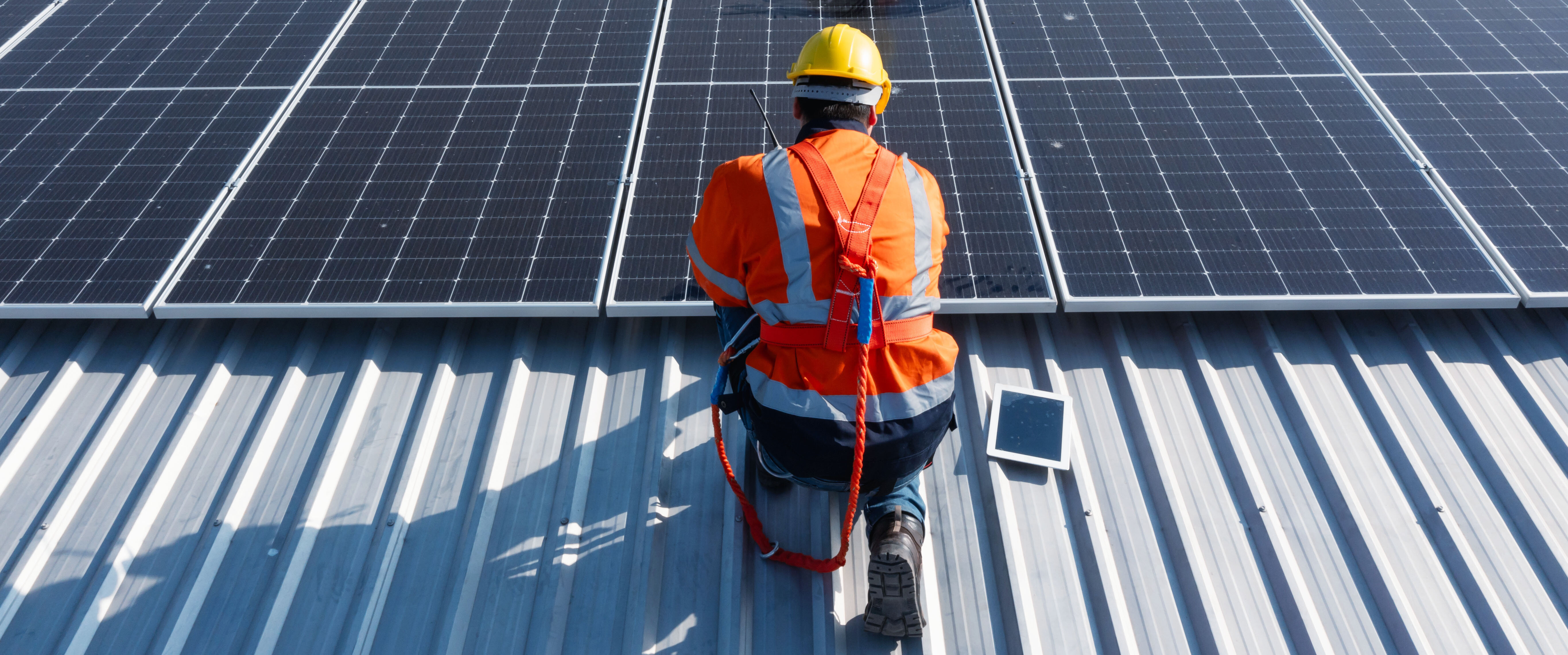 Elektrobranche | © AdobeStock_699978850 Solaranlageninstalation | © AdobeStock_699978850