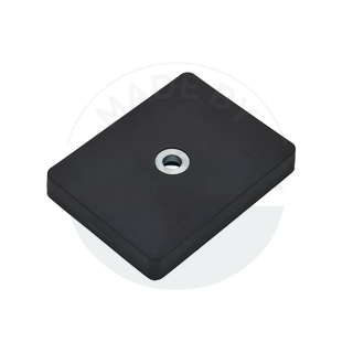 Gummierte Magnetsysteme rechteckig schwarz mit Bohrung und Senkung  | © BruggerGmbH