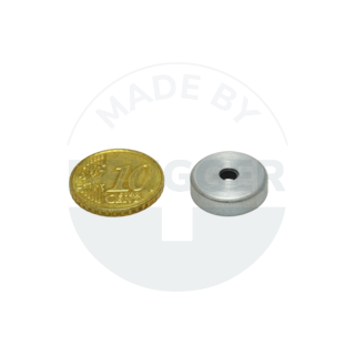 Pot magnet made of hard ferrite steel housing with bore and countersink galvanised 16mm | © Brugger GmbH
