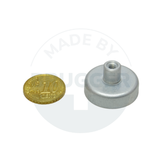 Pot magnet made of hard ferrite steel housing with threaded bush galvanised 25mm M4 | © Brugger GmbH