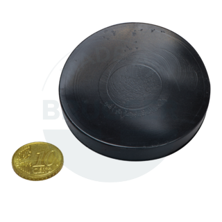 Rubber flap as protective cover for magnet systems ⌀63mm | © Brugger GmbH